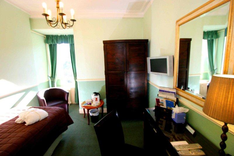 Royal Overseas League Hotel Edimburgo Habitación foto